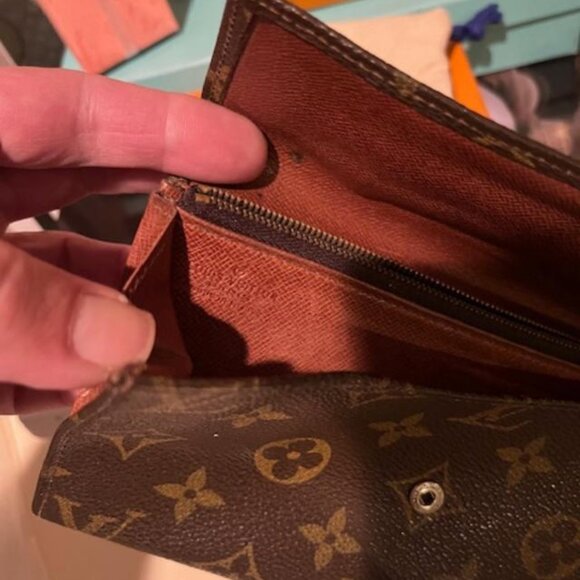 Authentic Vintage Louis Vuitton Monogram Long Wallet - Picture 5 of 8